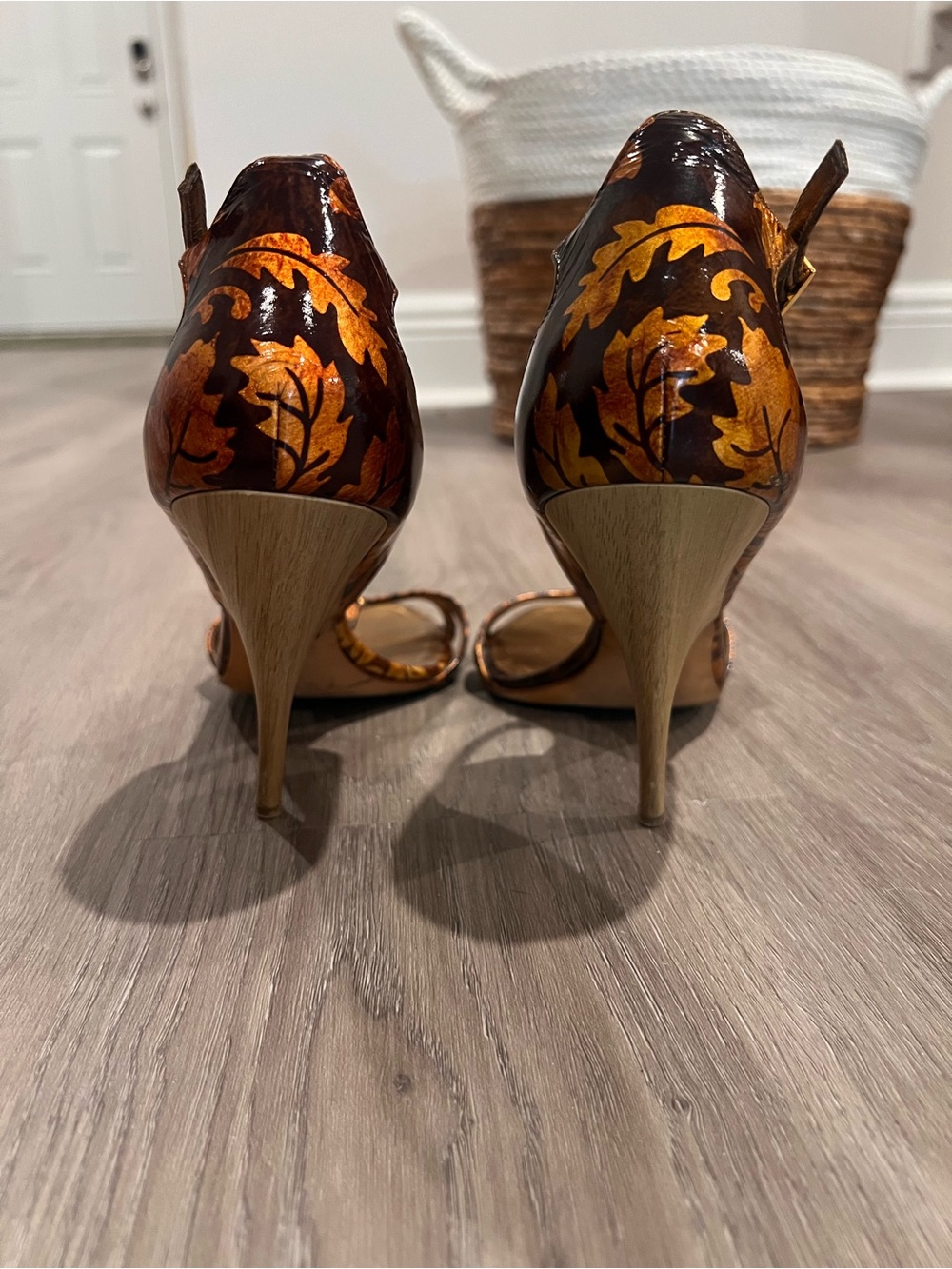 Giuseppe Zanotti Brown Floral T-Strap Heeled Sandals - Picture 4 of 14